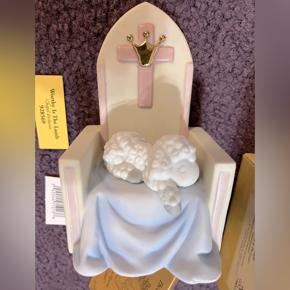 Precious Moments Figurine “Worthy Is The Lamb”-CHAPEL EXCLUSIVE-2001, NWT!